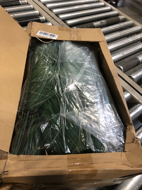 Photo 3 of 200 Pcs Artificial Palm Leaves Bulk Fake Palm Tree Stems Large Faux Greenery Plants Palm Fronds for Sunday Palm Leaves Hawaiian Party Jungle Party Wedding Decorations