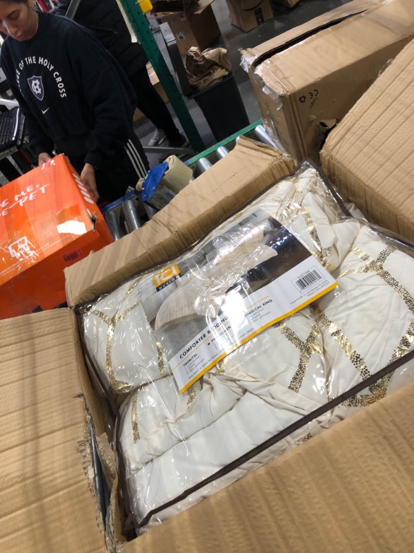 Photo 1 of Intelligent Design Raina Full / Queen Comforter Set, Soft Microfiber Comforter Set Queen, Modern Geometric Metallic Bed Set, 5 Pieces College Bedding Comforter Set with 2 Shams, 2 Toss Pillows Ivory