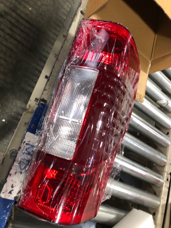 Photo 3 of **USED NOT LED** Duolctrams Brake Tail Light Rear Lamp Assembly Right Passenger Side w/o Bulbs Compatible for 2020 2021 2022 2023 Ford F250/F350/F450 Super Duty w/Blind Spot non-LED LC3Z13404A FO2801279 Tail Light w/Blind Spot Right (Passenger Side)