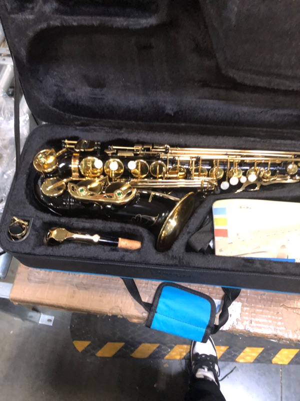Photo 3 of Aisiweier Black/gold keys E Flat Alto Saxophone Brass Engraved Eb E-Flat Natural White Shell Button Wind Instrument with Case Belt Brush (Black/gold keys)