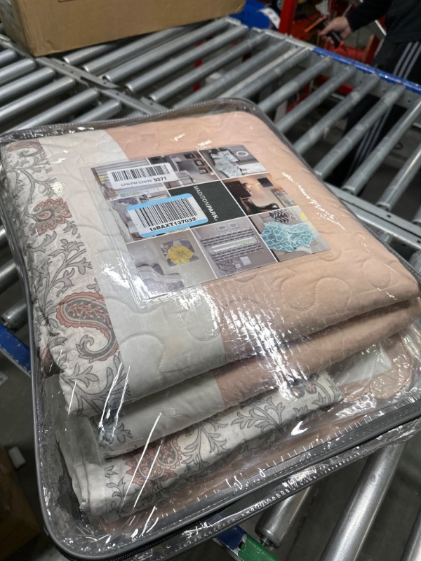 Photo 2 of Madison Park 100% Cotton Quilt Set Floral Print, Double Sided Stitching, All Season, Lightweight Coverlet Shabby Chic Bedding Layer, Matching Shams, King/Cal King, Blush 6 Piece Dawn, Blush King/Cal King(104"x94") Coverlet Set