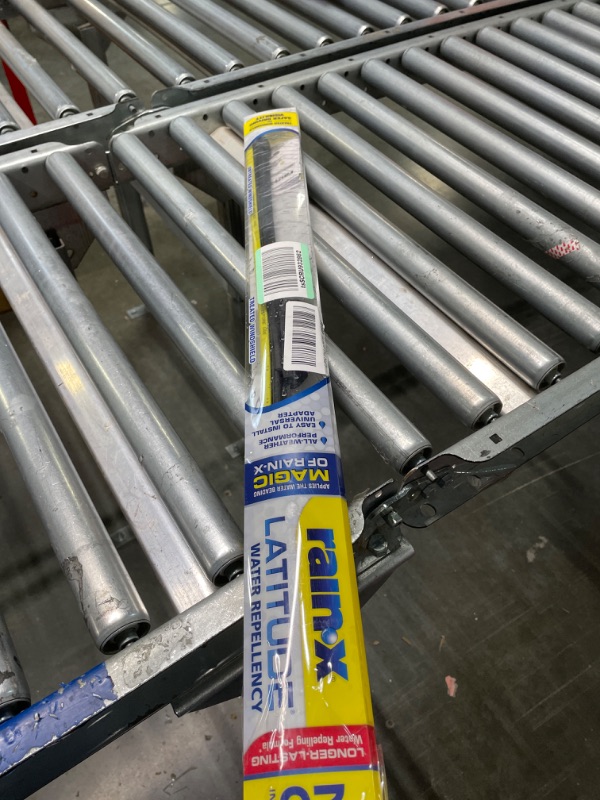 Photo 1 of Rain-X 5079281-2 Latitude 2-In-1 Water Repellent Wiper Blades, 26 Inch Windshield Wipers (Pack Of 1), Automotive Replacement Windshield Wiper Blades With Patented Rain-X Water Repellency Formula 26" Single Wiper Blades