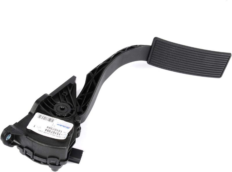 Photo 1 of GM Genuine Parts 15107594 Accelerator Pedal with Module