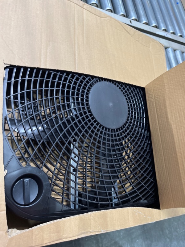 Photo 2 of Amazon Basics 3 Speed Box Fan, 20-Inch 20-inch Box Fan