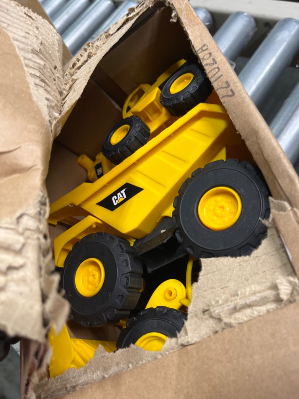 Photo 2 of Cat Construction 7" Dump Truck, Loader & Excavator toys Combo Pack Cat 7" Vehicle Combo Pack