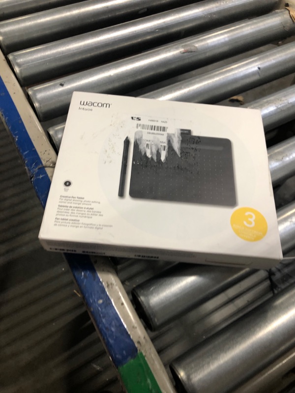 Photo 2 of **USED** Wacom Intuos Small Graphics Drawing Tablet, includes Training & Software; 4 Customizable ExpressKeys Compatible With Chromebook Mac Android & Windows, drawing, photo/video editing, design & education Black Small Tablet