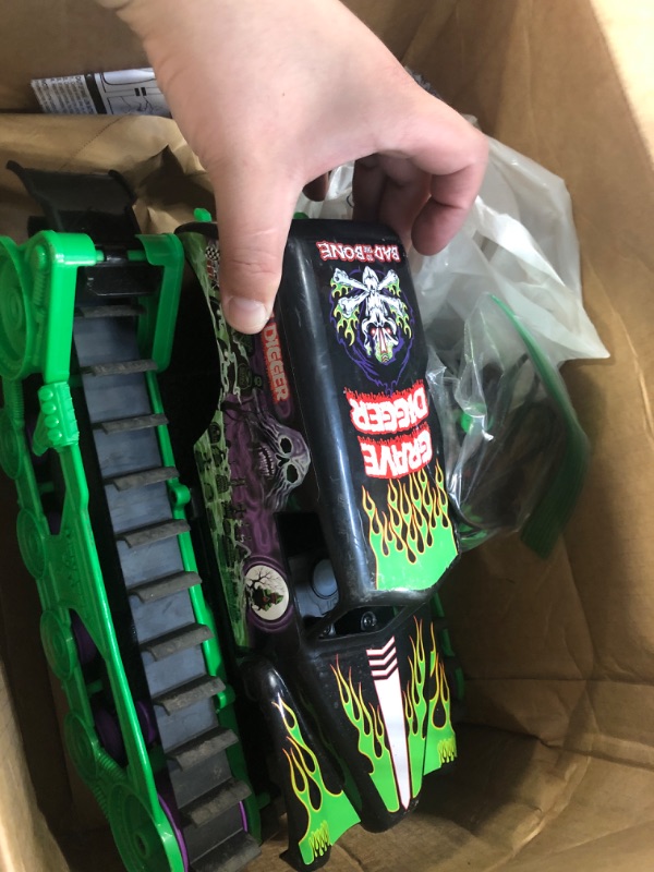 Photo 3 of *Used**Monster Jam, Official Grave Digger Trax All-Terrain Remote Control Outdoor Vehicle, 1:15 Scale, Kids Toys for Boys and Girls Ages 4 and up Grave Digger 1:15 Rc (Trax)