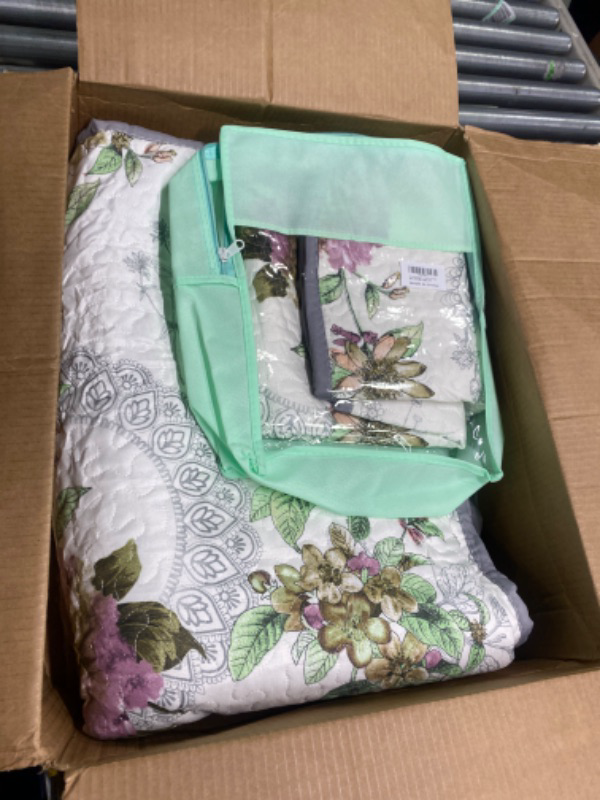 Photo 3 of 3 Pieces Quilt Set King Size, Beige Floral Reversible Bedspread Coverlet Set, Soft Microfiber Lightweight Bed Cover for All Season (102" x 90", 1 Quilt+ 2 Pillow Shams) Beige Floral King-102"x90" (1 Quilt + 2 Pillow Shams)