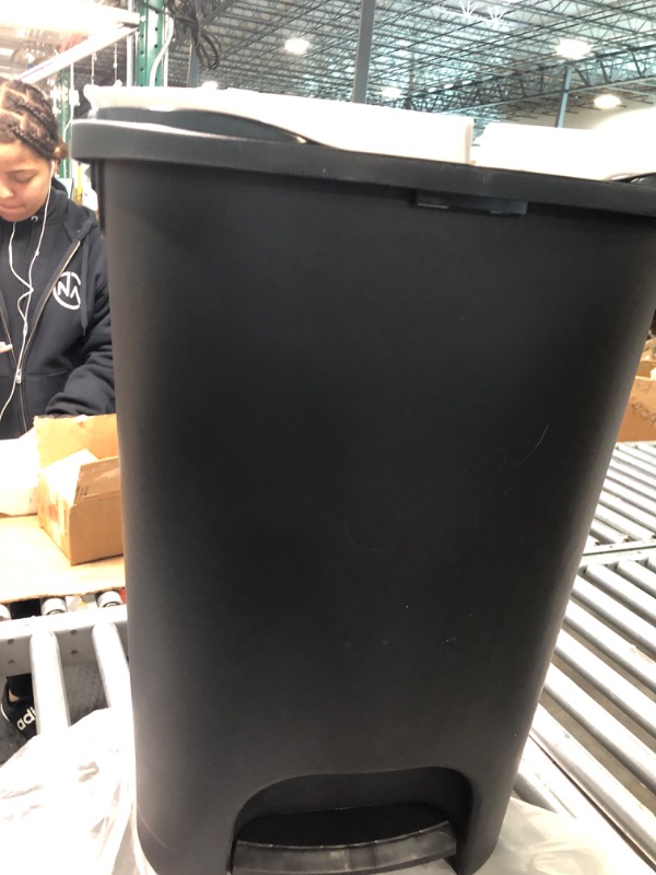 Photo 6 of ***ONE CAN HAS A BROKEN LID***

Rubbermaid Classic 13 Gallon Step-On Trash Can with Lid, Black Waste Bin for Kitchen Black Step On*** 2 pack