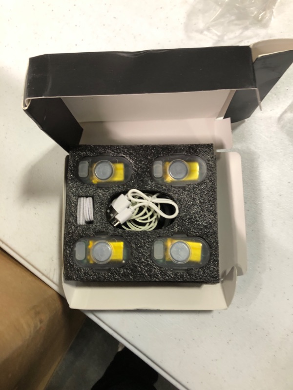 Photo 1 of Twinkle Star Emergency Roadside Flares Kit LED Safety Strobe Road Warning Light Highway Beacon Alert Flare (Mini 4 Sets)