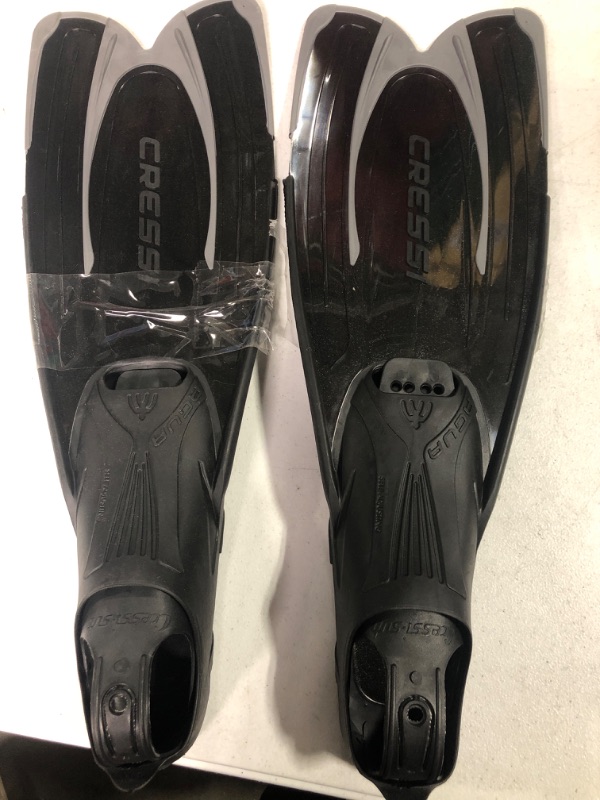 Photo 1 of Cressi Adult Snorkeling Fins with Self-Adjustable Comfortable Full Foot Pocket | Perfect for Traveling | Agua: made in Italy EU 39/40 | US Man 6.5/7.5 | US Lady 7.5/8.5 Black