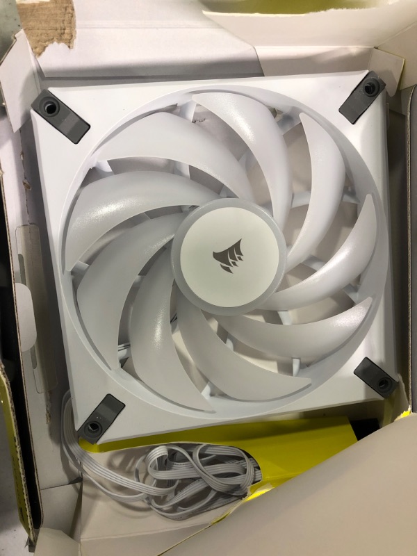 Photo 2 of Corsair iCUE AF140 RGB Elite 140mm PWM Fan - Eight RGB LEDs - AirGuide Technology - Fluid Dynamic Bearing - Zero RPM Fan Mode - CORSAIR iCUE Software Compatible - White AF RGB ELITE Single (140mm) White