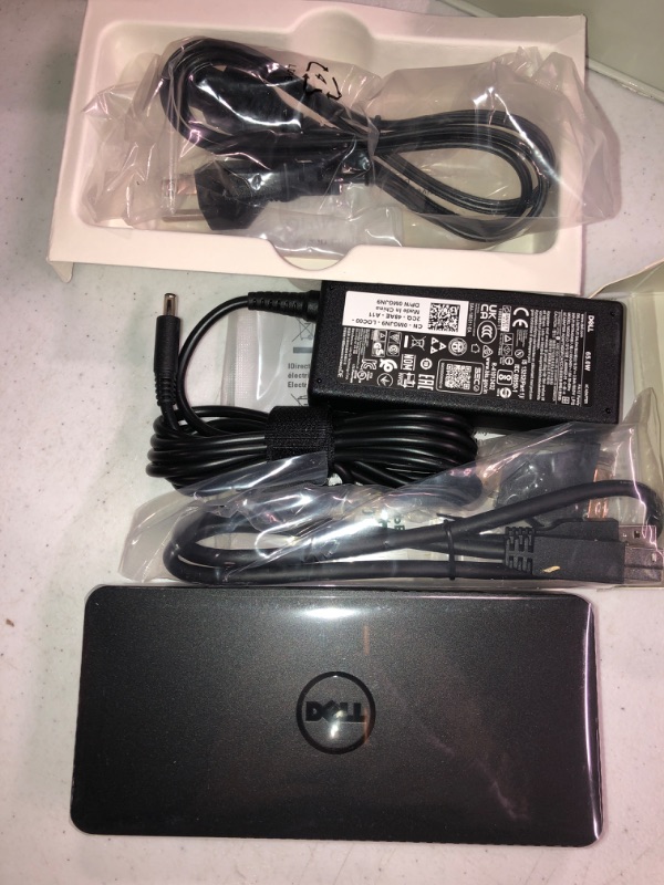 Photo 2 of Dell USB 3.0 Ultra HD/4K Triple Display Docking Station (D3100), Black