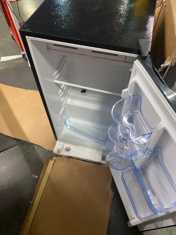 Photo 3 of ***FOR PARTS ONLY - COPPER LINE IS BROKE***

RCA RFR321-B-Black-COM RFR321-BLACK Mini Refrigerator, 3.2 Cu Ft Fridge, Black, CU.FT