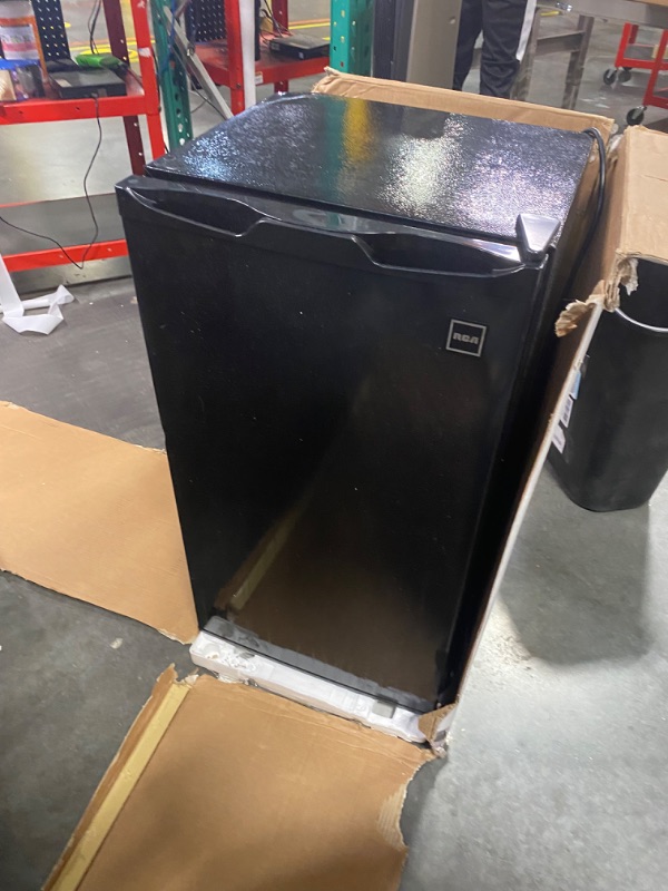 Photo 6 of ***FOR PARTS ONLY - COPPER LINE IS BROKE***

RCA RFR321-B-Black-COM RFR321-BLACK Mini Refrigerator, 3.2 Cu Ft Fridge, Black, CU.FT