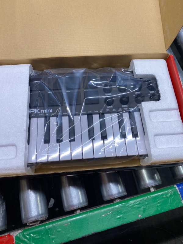 Photo 3 of **USED FOR PARTS** AKAI Professional MPK Mini MK3 - 25 Key USB MIDI Keyboard Controller With 8 Backlit Drum Pads, 8 Knobs and Music Production Software Included MPK Mini MPK Mini Only