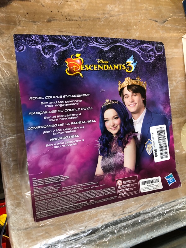 Photo 2 of *READ NOTES*
Disney Descendants 3 Royal Couple Engagement, 2-Doll Pack with Fashions and Accessories Brown/a