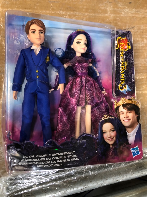 Photo 1 of *READ NOTES*
Disney Descendants 3 Royal Couple Engagement, 2-Doll Pack with Fashions and Accessories Brown/a