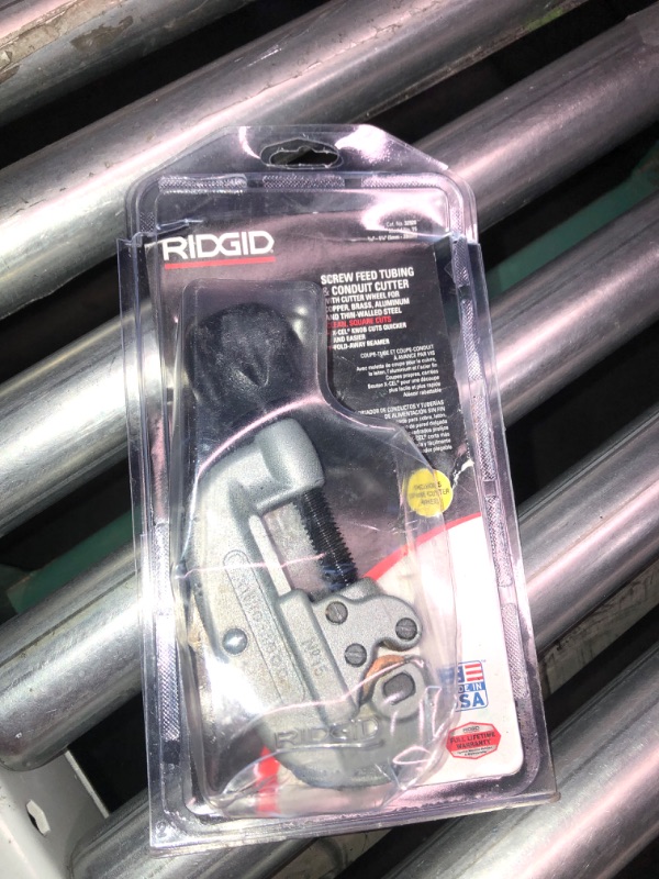 Photo 2 of (READ FULL POST) RIDGID 32920 Model 15 Screw Feed 3/16" to 1-1/8" Tubing and Conduit Cutter with X-CEL Knob, Silver
