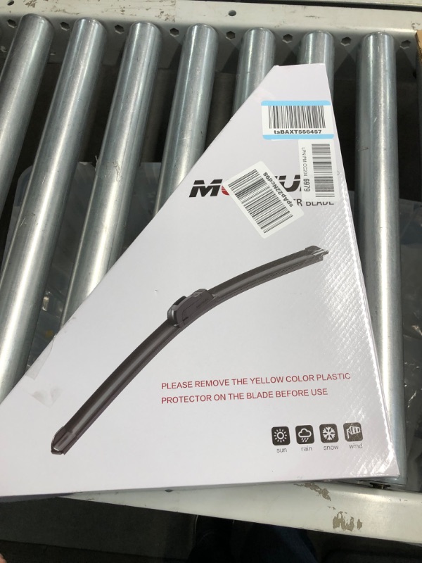 Photo 3 of MOTIUM OEM QUALITY Premium All-Season Windshield Wiper Blades (24"+18" pair for front windshield)