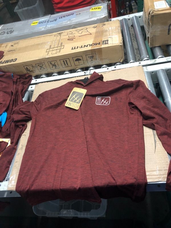 Photo 1 of FINTECH Men's Knit Long Sleeve Graphic T-shirt (Small)