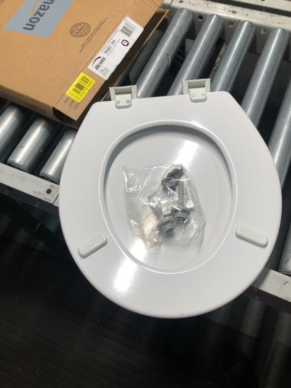 Photo 2 of ***USED - LIKELY MISSING PARTS - UNABLE TO VERIFY FUNCTIONALITY***
BEMIS 500EC 390 Toilet Seat with Easy Clean & Change Hinges, 1 Pack Round, Cotton White