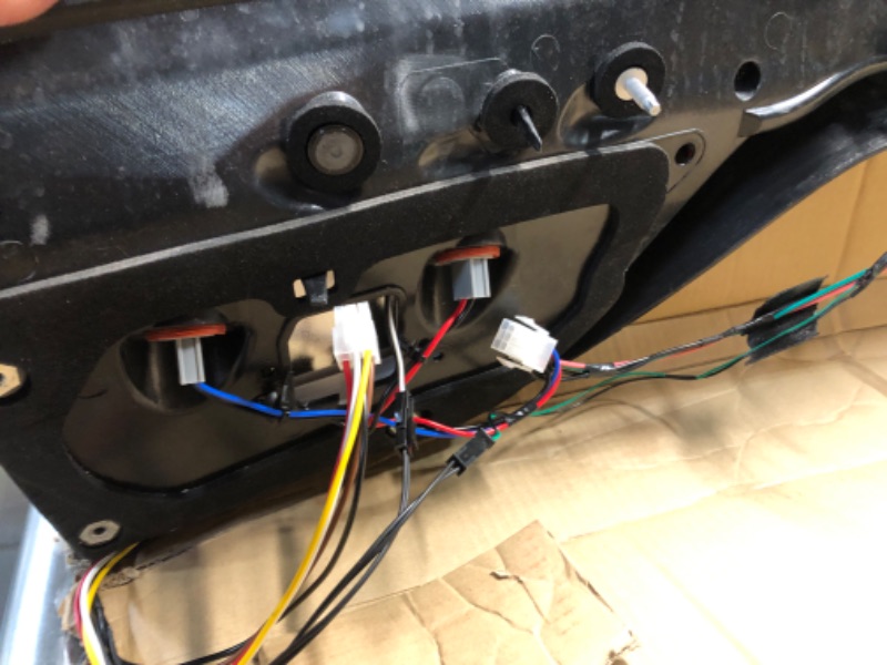 Photo 1 of Duolctrams Liftgate Center Tail Light Rear Lamp Assembly 