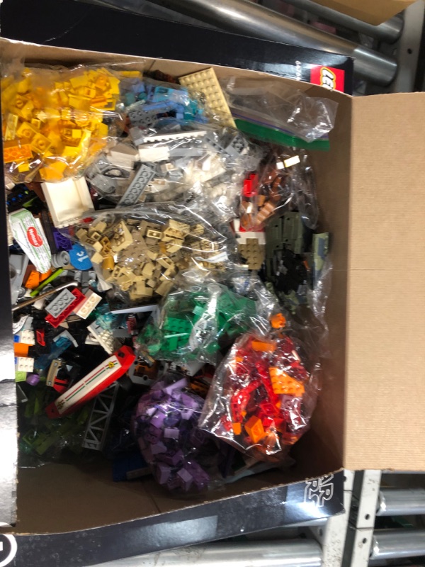 Photo 2 of **non refundable** Miscellaneous Lego bundle. various pieces and parts mixed together 