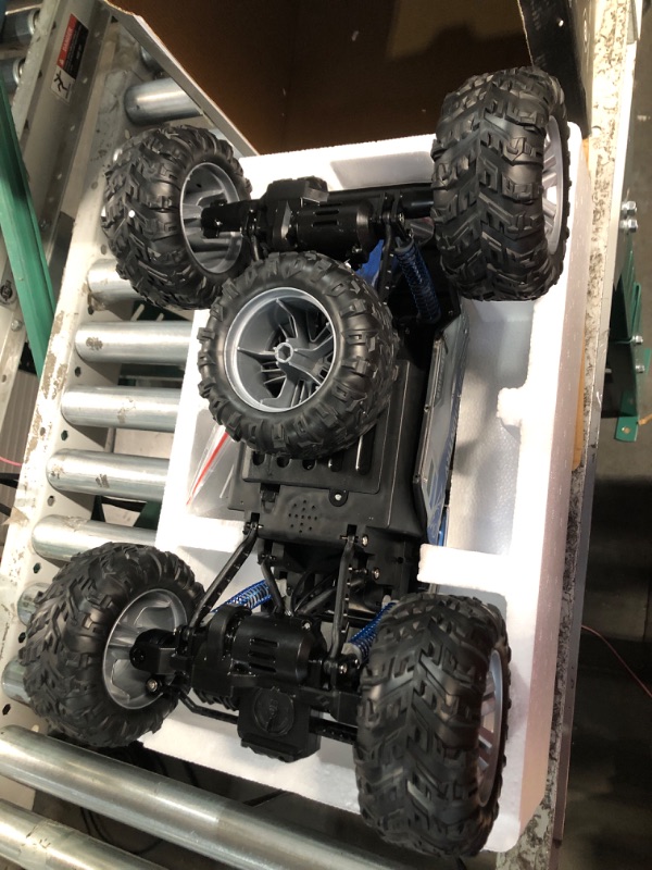 Photo 2 of DEERC Large 1:8 Scale Remote Control Monster Truck 