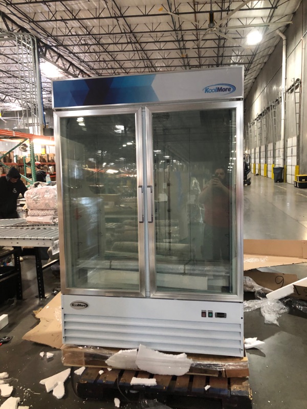 Photo 4 of ****SEE NOTES****
*****DAMAGED****
KoolMore MDF-2GD-45C-WH 53 in. Commercial Two Glass Door Display Upright Freezer Merchandiser in White 45 Cu. Ft