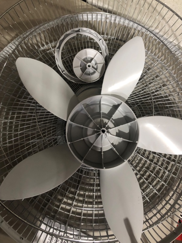 Photo 3 of ***PARTS ONLY/NON-RETURNABLE*DOES NOT POWER ON*USED***
18 in. Commercial Grade Oscillating Wall Mount Fan