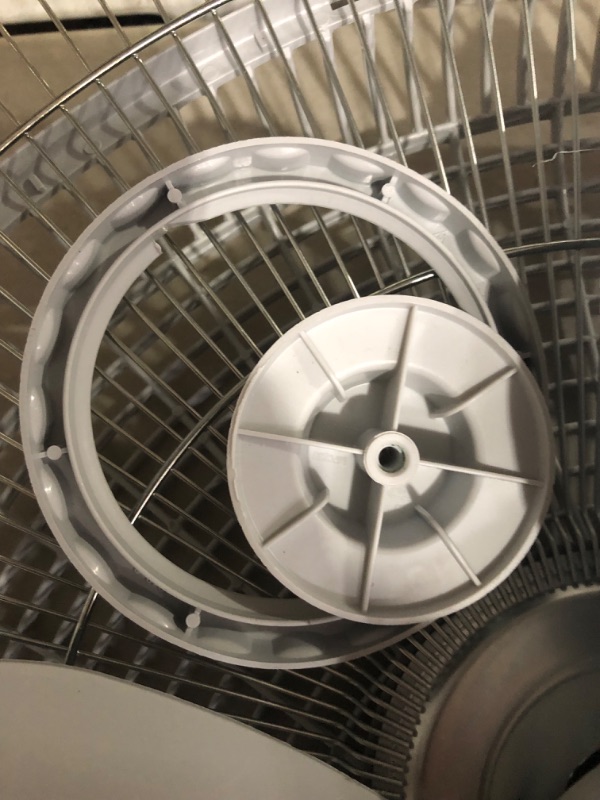 Photo 4 of ***PARTS ONLY/NON-RETURNABLE*DOES NOT POWER ON*USED***
18 in. Commercial Grade Oscillating Wall Mount Fan