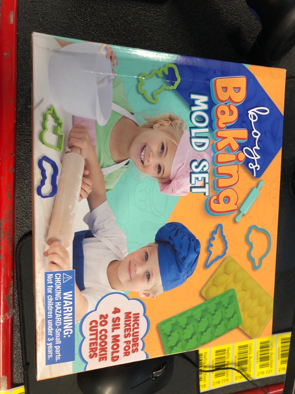 Photo 1 of BOYS BAKING MOLD SET 