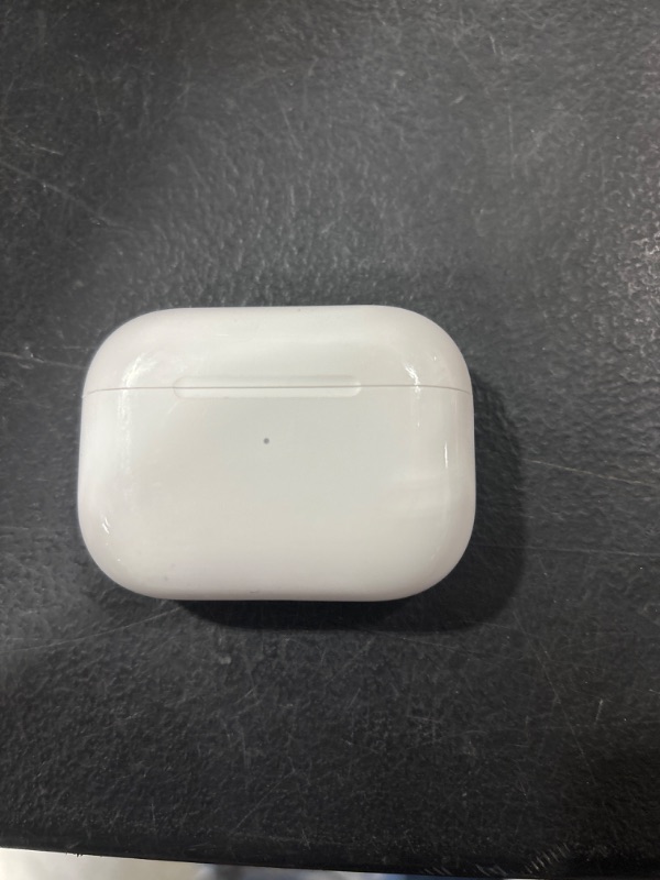 Photo 2 of AirPods Pro (2nd generation) with MagSafe Charging Case (USB?C)