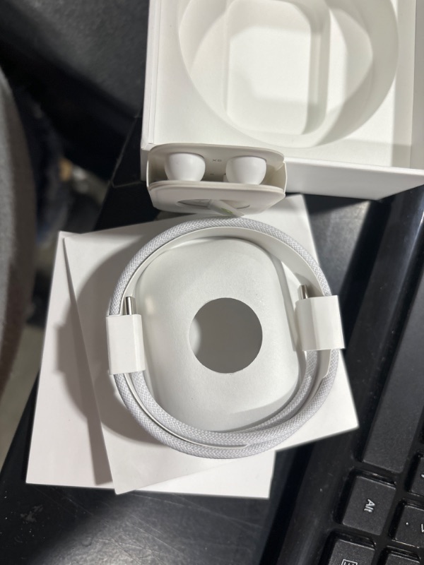 Photo 4 of AirPods Pro (2nd generation) with MagSafe Charging Case (USB?C)