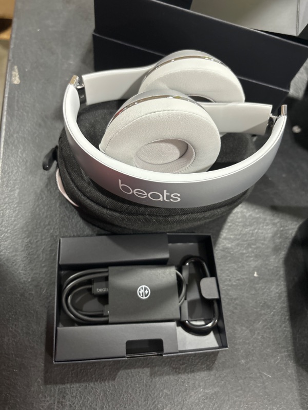 Photo 3 of Beats Solo³ on-Ear Wireless Headphones - Silver