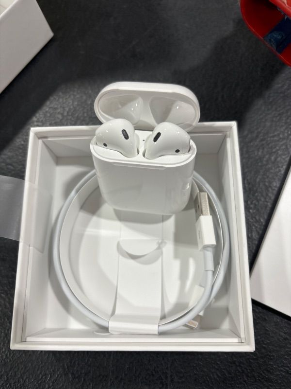 Photo 2 of AirPods (2nd generation)