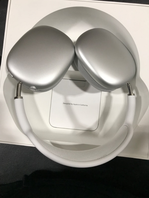 Photo 7 of Apple AirPods Max Wireless Over-Ear Headphones, Active Noise Cancelling, Transparency Mode, Personalized Spatial Audio, Dolby Atmos, Bluetooth Headphones for iPhone – Silver
---- OPENED BOX ONLY TO INSPECT ITEM ----