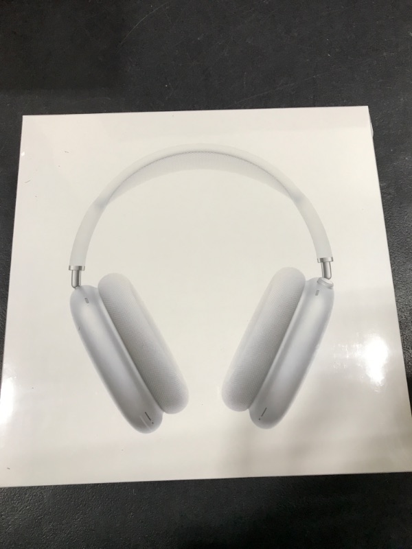 Photo 3 of Apple AirPods Max Wireless Over-Ear Headphones, Active Noise Cancelling, Transparency Mode, Personalized Spatial Audio, Dolby Atmos, Bluetooth Headphones for iPhone – Silver
---- OPENED BOX ONLY TO INSPECT ITEM ----