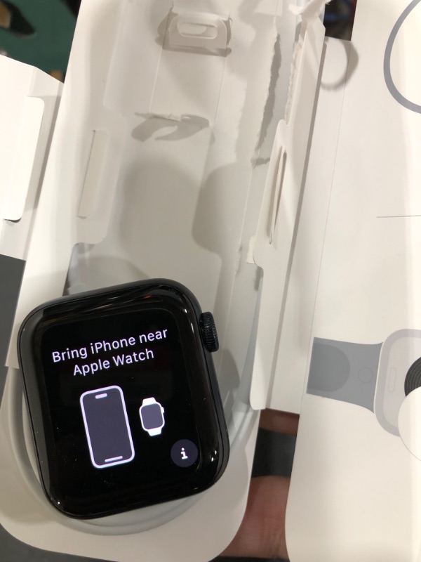 Photo 9 of Apple Watch SE GPS (2023, 2nd Generation) 40mm Midnight Aluminum Case with Midnight Sport Band - S/M
OPENED SEALED PACKAGE TO INSPECT PRODUCT ONLY - NEW ITEM 