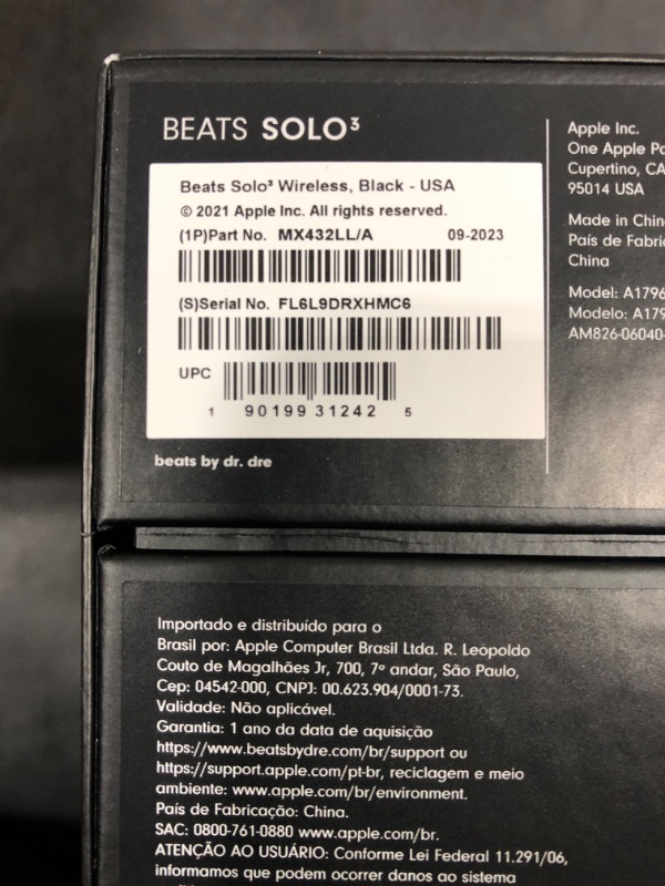 Photo 4 of Beats Solo³ Bluetooth Wireless All-Day on-Ear Headphones - Black
