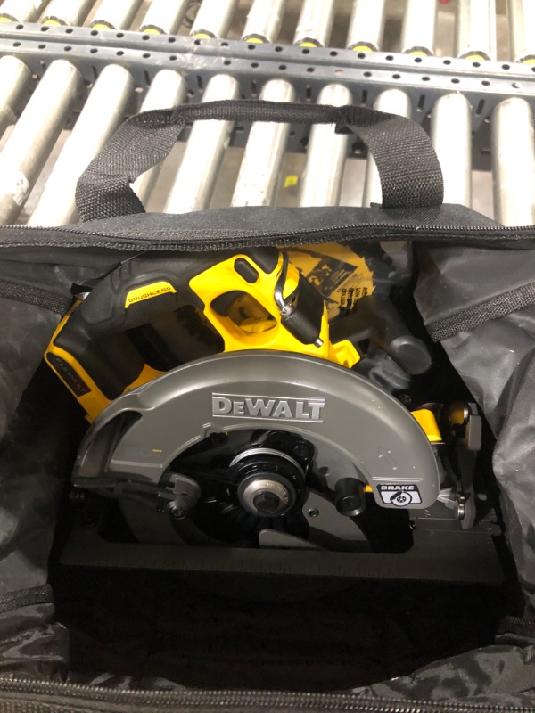 Photo 3 of DEWALT FLEXVOLT 60V MAX* Circular Saw with Brake, 7-1/4-Inch, Tool Only (DCS578B)
 missing battery