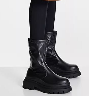 Photo 1 of [Size 10.5] Women's Short Cut Boot- Black Patent Leather