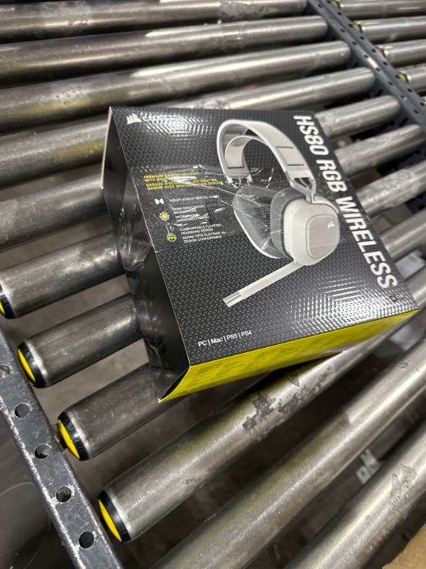 Photo 4 of CORSAIR HS80 RGB WIRELESS Multiplatform Gaming Headset - Dolby Atmos - Lightweight Comfort Design - Broadcast Quality Microphone - iCUE Compatible - PC, Mac, PS5, PS4 - White
