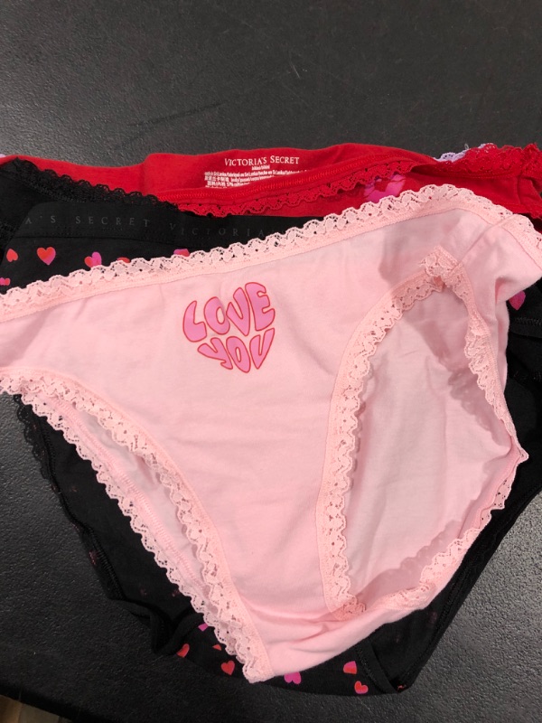 Photo 2 of [Size M] Victoria's Secret Lace Trim Cotton Panty Pack