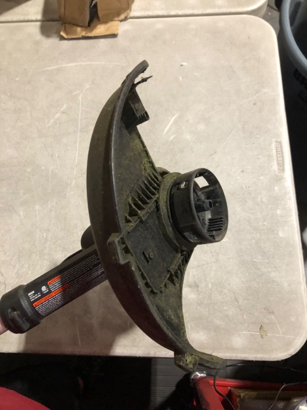 Photo 1 of ***USED AND DIRTY - NO TRIMMER STRING OR BATTERY - UNABLE TO TEST - NO PACKAGING - SEE PICTURES***
BLACK+DECKER 20V MAX String Trimmer, 2-Speed, 12-Inch, Cordless (LST522) 20V String Trimmer Kit