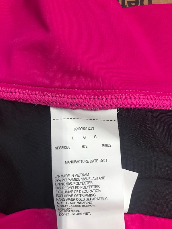 Photo 2 of NIKE Ladies swimwear Size LARGE 