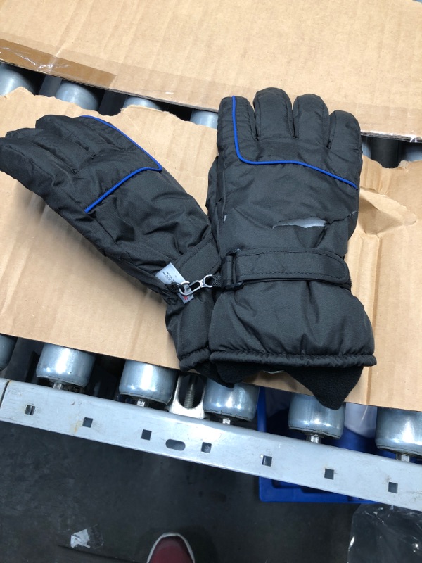 Photo 1 of **General Post  **
SNOW GLOVES 