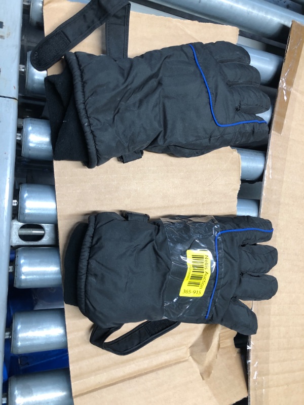 Photo 1 of **General Post  **
SNOW GLOVES 