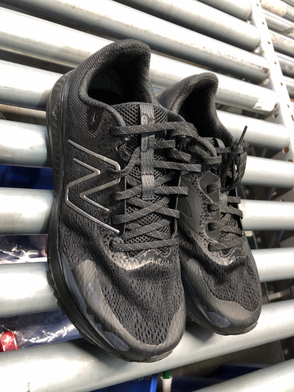 Photo 1 of  **USED/ DIRTY BOTTOMS**New Balance Blk/27/Mtntrlk5 Low Cut Sneakers SIZE 11M
